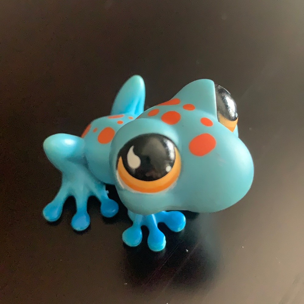 Blue lps frog